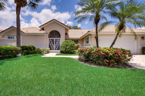 6881 Sun River Rd, Boynton Beach, FL 33437-6035
