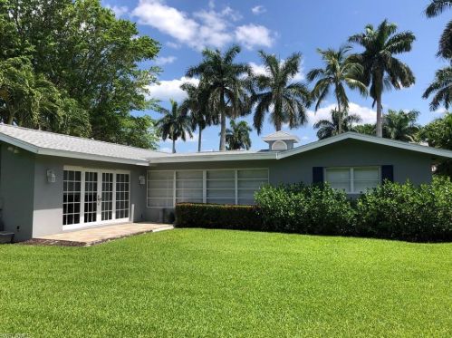 424 Spinnaker Dr, Naples, FL 34102-5047