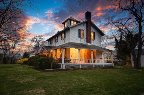 53 Newton Ave, Warwick, RI 02889-6305