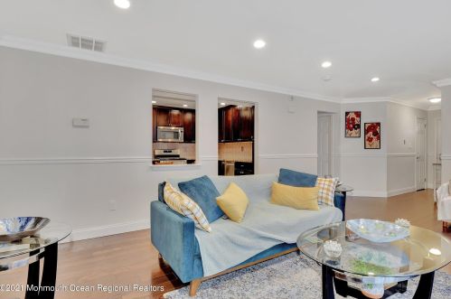 251 Tulip Ln, East Freehold NJ  07728-4033 exterior