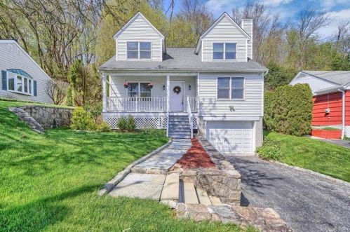 196 Walter Ave, Thornwood, NY 10594-1629
