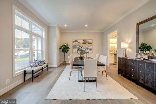 6580 Brooks Pl, Falls Church VA  22044-1105 exterior