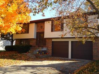 3683 Ravens Glen Dr, Columbus, OH 43221-4454