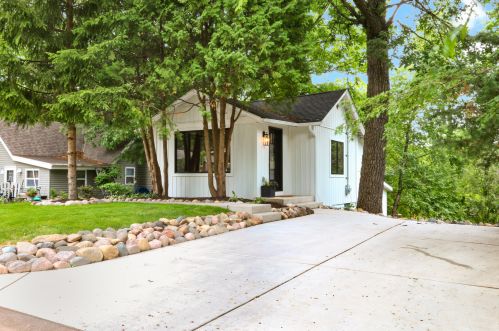 61 Oakwood St, Williams Bay, WI 53191-9705