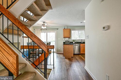 2414 Southgate Sq, Herndon VA  20191-1239 exterior