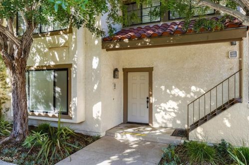 1913 Majorca Dr, Oxnard CA 93035-3648 exterior