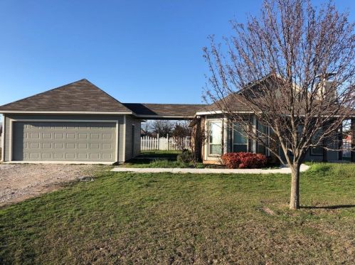 2749 Lexie Ln, Waxahachie, TX 75167-8609