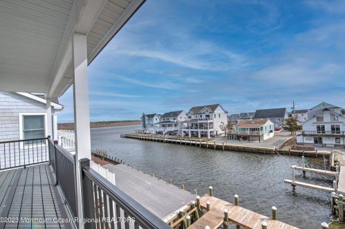 1217 Niihau Dr, Lacey NJ  08731-4702 exterior