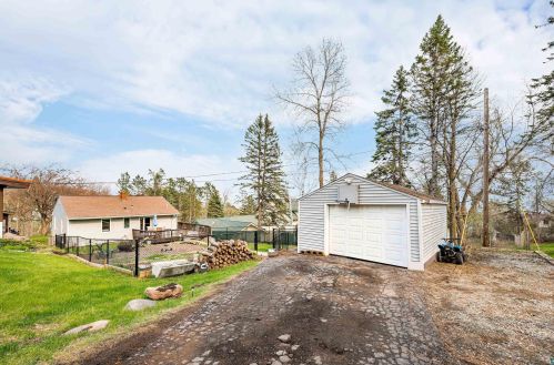1317 Lincoln Park Dr, Duluth MN  55806-1130 exterior