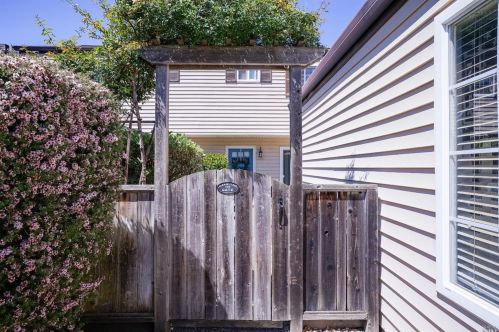 1614 Yardley St, Santa Rosa CA  95403-2393 exterior