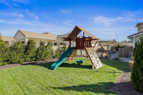 10817 Goldsborough Cir, Valley Home CA 95361-7649 exterior