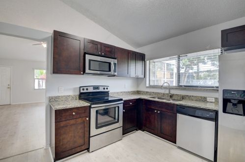 2777 2nd St, Delray Beach, FL 33445-4484