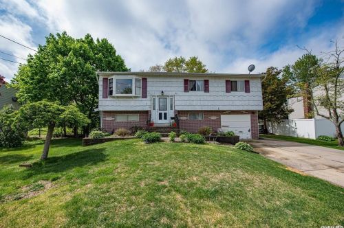 8 Lark Dr, South Setauket, NY 11720-1507