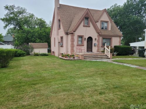 132 Bloomfield Ave, Iselin NJ  08830-2255 exterior