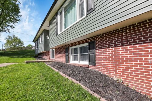 285 Eastlawn Cir, Zanesville, OH 43701-9490