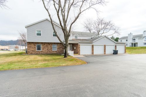 3528 East Ave, La Crosse, WI 54601-7210