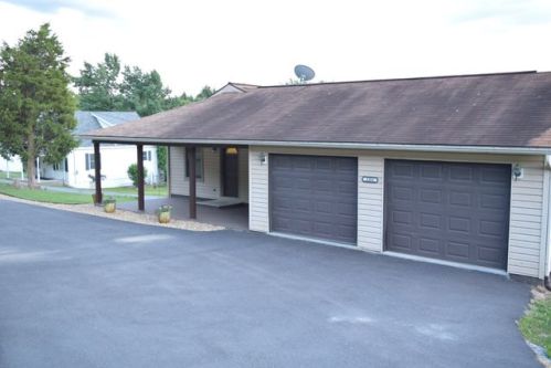 1266 Grafton Rd, Morgantown, WV 26508-4817