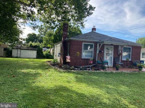 208 Lindberg Ave, Wilmington, DE 19804-3316