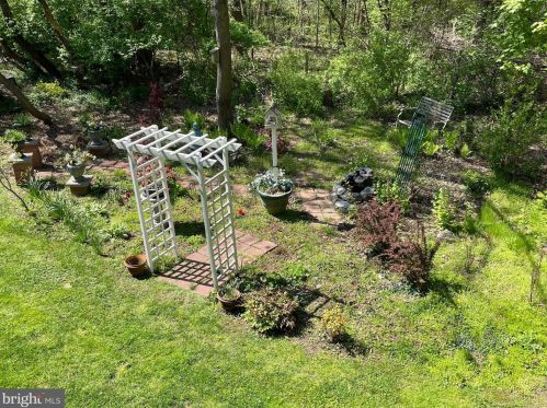 16 Sandybrae Ct, Wilmington DE  19808-3504 exterior