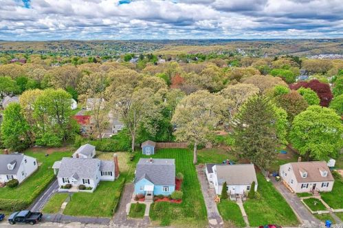 28 Barbara St, Waterbury, CT 06704-2541