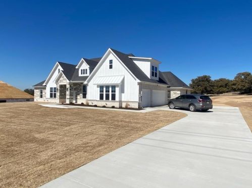 7089 Veal Station Rd, Weatherford, TX 76085-3897