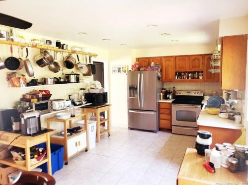 44 Cali Dr, Huntington, CT 06484-3515