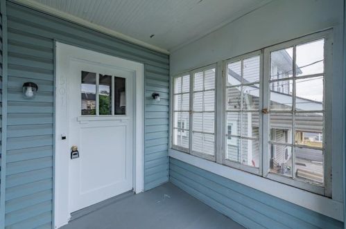 501 Riverview Dr, New Kensington, PA 15068-5938