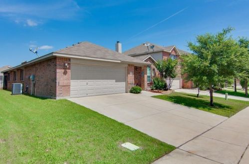 12524 Panorama Dr, Burleson TX  76028-7072 exterior
