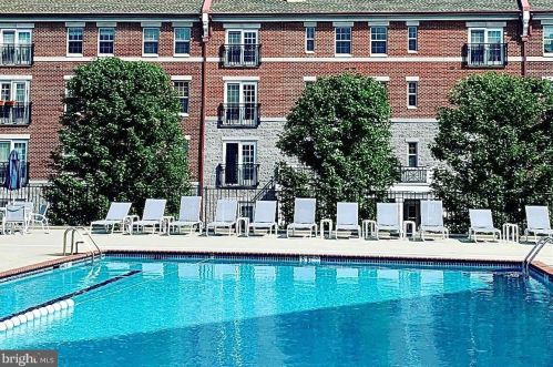 800 Admirals Way, Philadelphia PA  19146-5231 exterior