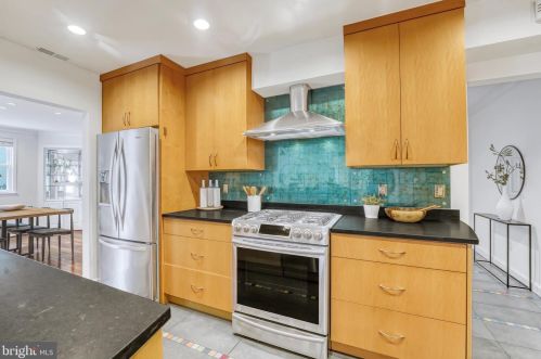 3073 Cleveland Ave, Washington DC 20008-3450 exterior