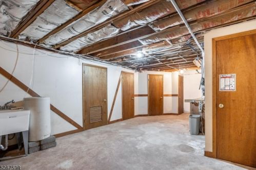 14 Pine Hill Rd, Annandale NJ  08801-3503 exterior