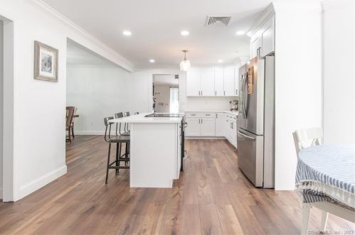 29 Carriage House Dr, Danbury CT  06810-8206 exterior