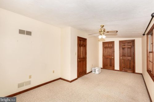 49 Pinewood Cir, Hanover PA 17331-9393 exterior