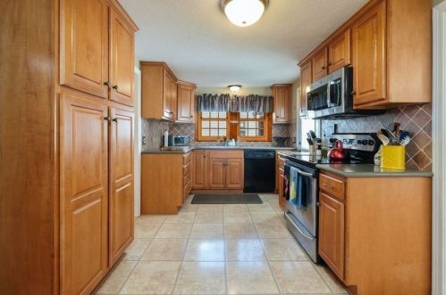 119 Bridle Path Rd, Springfield MA  01118-1846 exterior