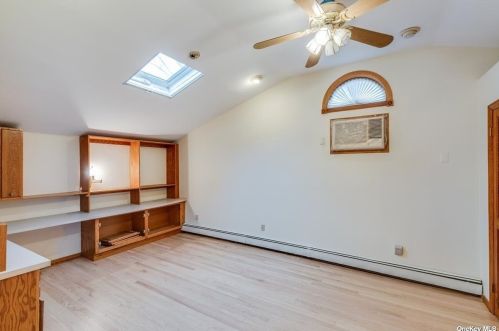 71 Ellen St, Bethpage NY  11714-2924 exterior