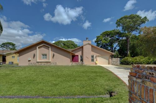 209 Eyerly Ave, Fort Pierce, FL 34983-2583