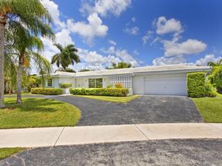 9721 Palmetto Club Ln, Miami, FL 33157-1732