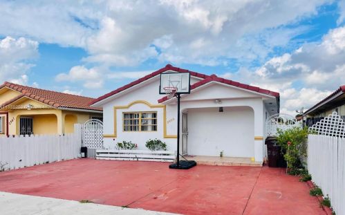 2555 70th St, Hialeah, FL 33016-5409