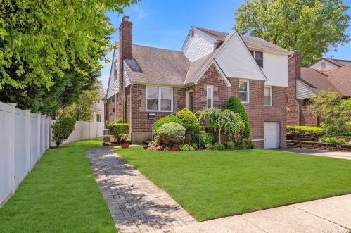 8 Acorn Rd, East Rockaway NY  11518-2103 exterior