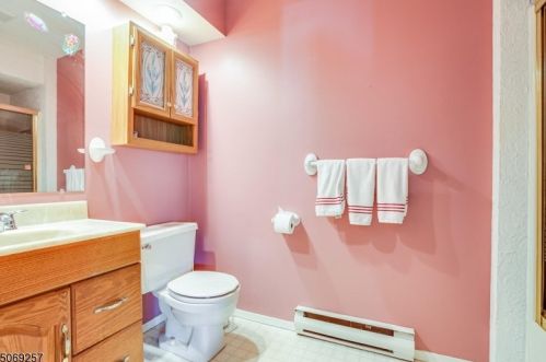 6 Summit Ct, Annandale NJ  08801-1501 exterior