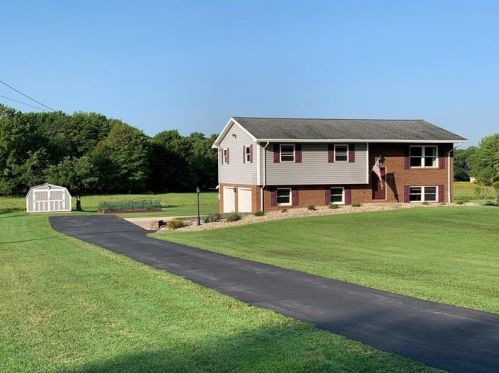 227 Fredonia Rd, Greenville, PA 16125-9743