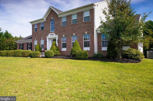 13 Victoria Dr, Swedesboro NJ  08085-3093 exterior
