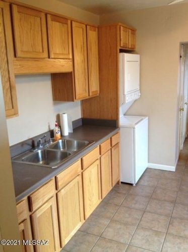 1050 7th St, Tucson, AZ 85719-5405