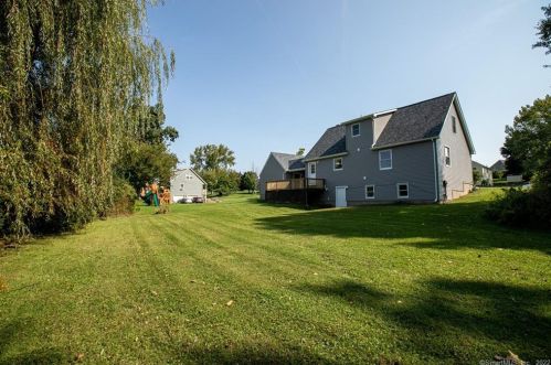 1 Countryview Dr, Bloomfield, CT 06002-1625