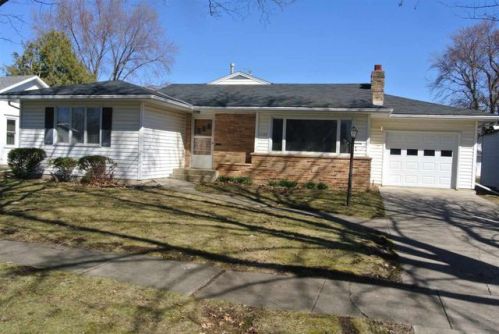 1127 Oak St, Osage, IA 50461-1710