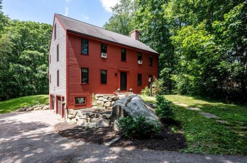 3 Razorbill Cir, Lee, NH 03824-3340