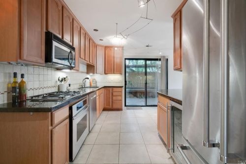 580 Willow Ct, Benicia CA  94510-1447 exterior