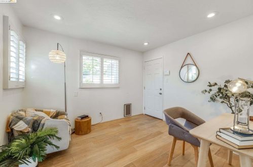 8410 Aster Ave, Oakland CA  94605-4104 exterior