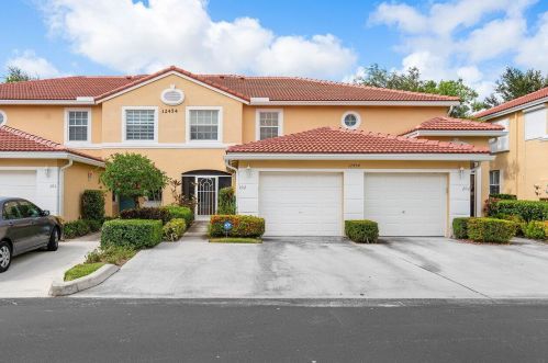 12454 Crystal Pointe Dr, Boynton Beach, FL 33437-5672