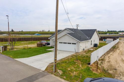 5678 Arena Way, Livingston, CA 95334-9367